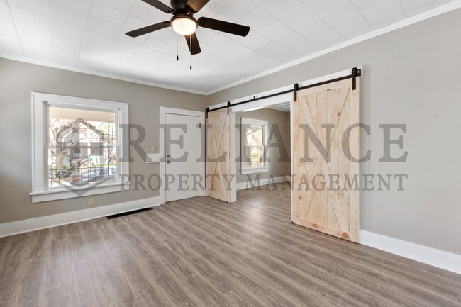 Building Photo - 152 S Estelle St