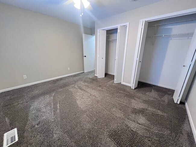 Building Photo - Rockford Schools! 3 Bedroom Duplex