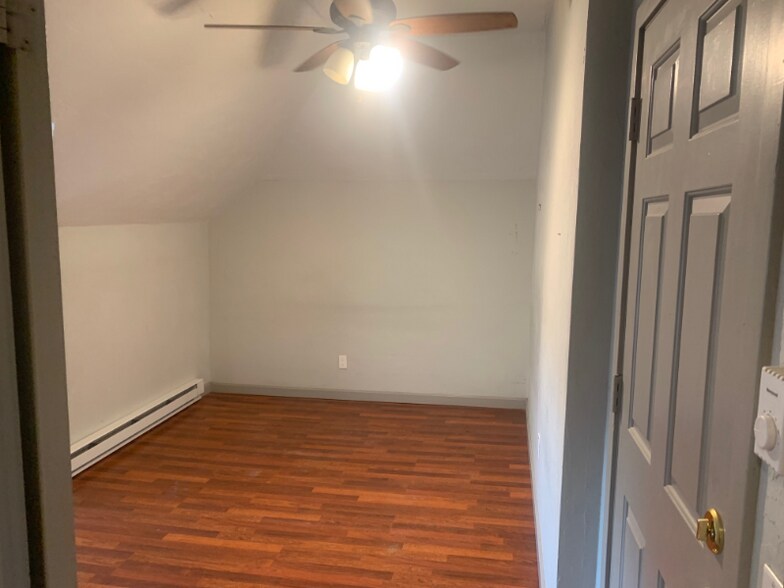 Building Photo - 176 Main St