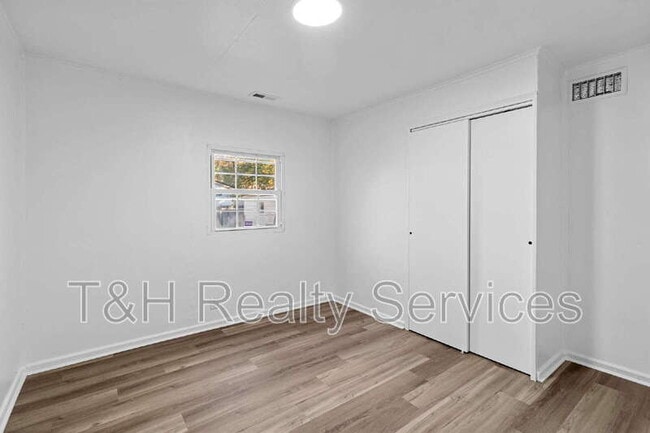 Building Photo - 2233 St Paul St