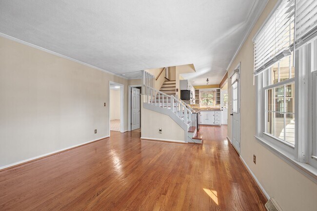 Building Photo - 3 Bedroom House in Forest