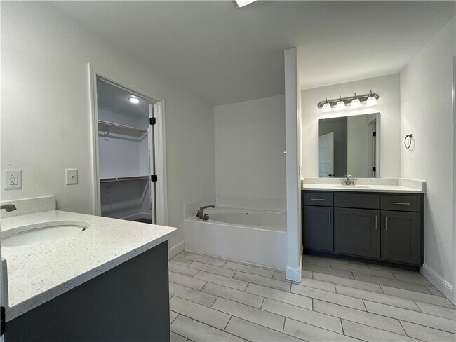 Building Photo - 2111 Periwinkle Pl