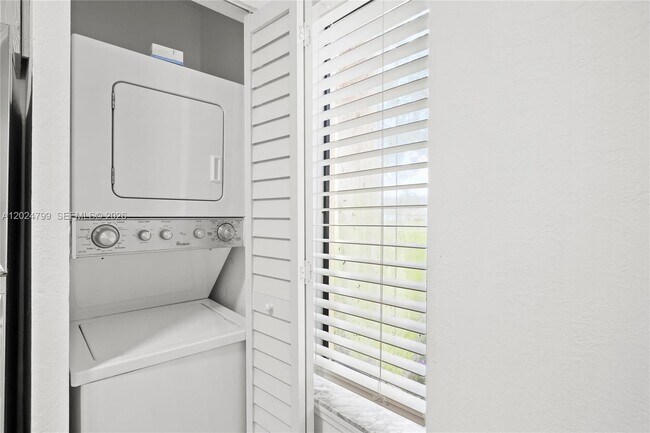 Building Photo - 1025 Coral Club Dr