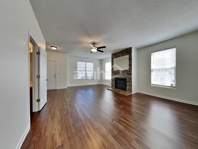 Building Photo - 5318 Ian Dr