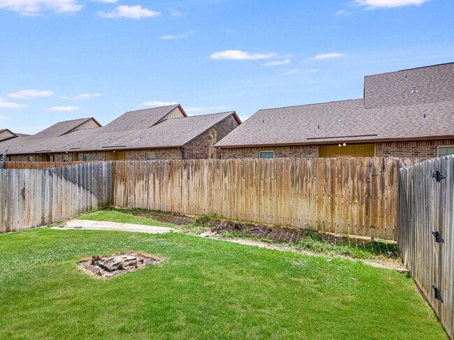 Building Photo - 3312 Airborne Ave