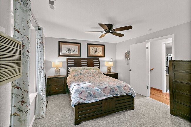 Building Photo - Lakeside Living in Lacey's Lake Forest Nei...