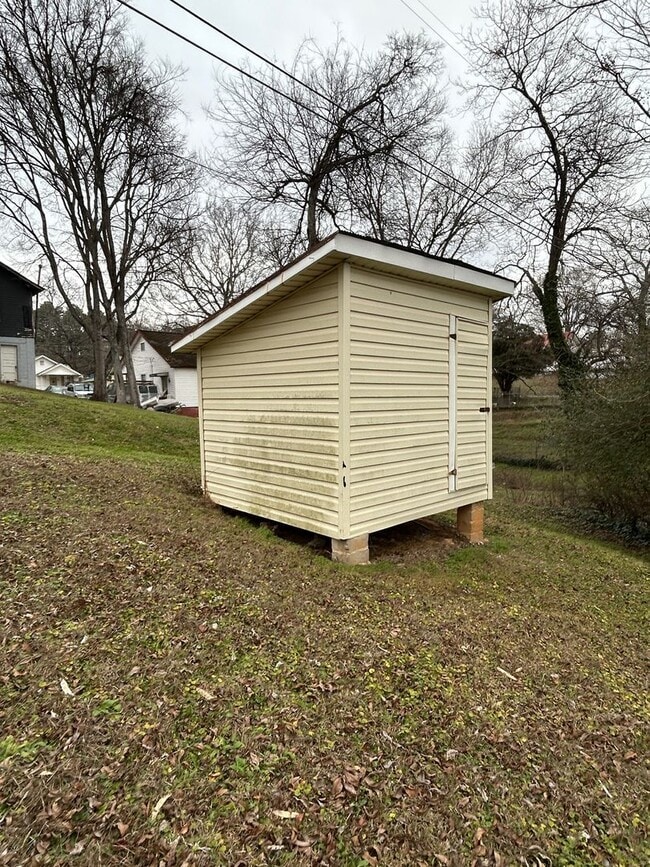 Building Photo - 24 W Tuscaloosa Ave