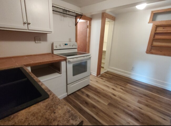 Building Photo - 3 Church St