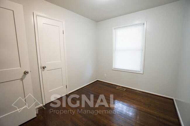 Building Photo - 112 13th Ave N