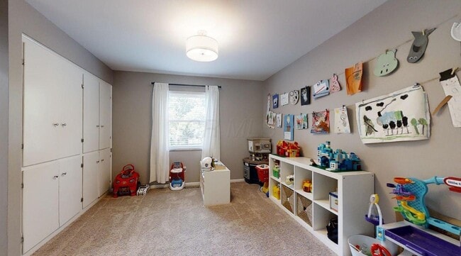 Building Photo - 303 Greenglade Ave