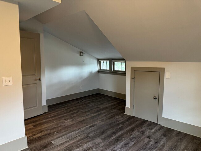 Building Photo - 1707 Hillside Ave