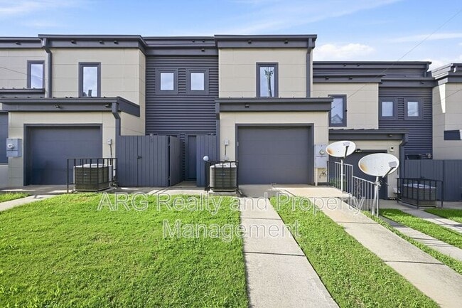 Building Photo - 472 Martin St SE