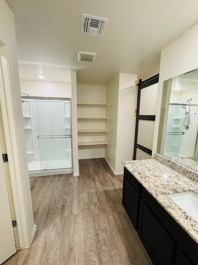 Building Photo - FALL MOVE IN SPECIAL!! Northwest/ Marana- ...