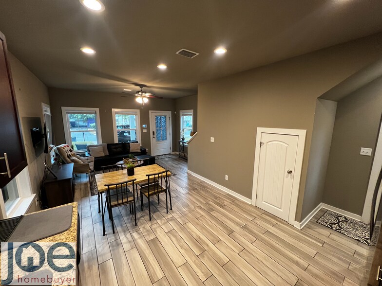 Building Photo - 2004 W Gregory St