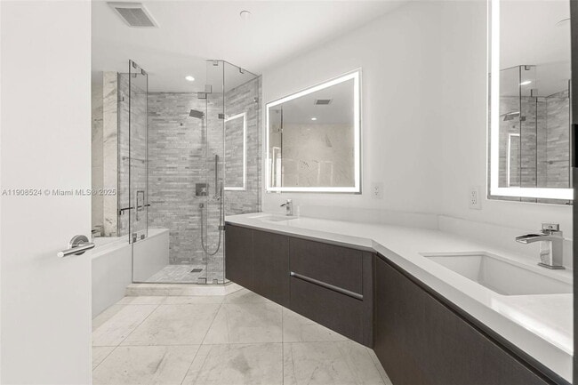 Building Photo - 851 NE 1st Ave