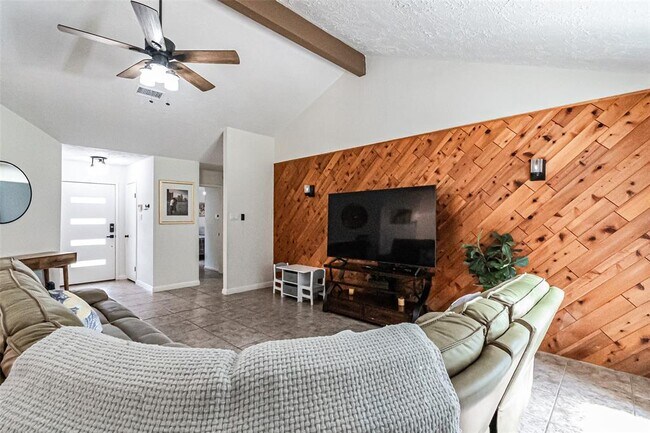 Building Photo - 21306 Castlemont Ln