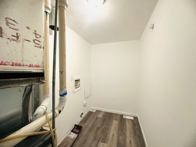 Building Photo - 746 Edgemont Ave