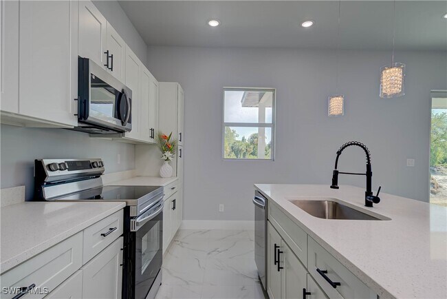 Building Photo - 3121 71st St W