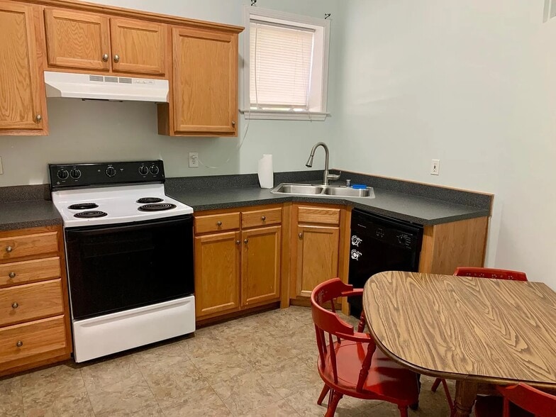 Building Photo - 1221 S 4th St