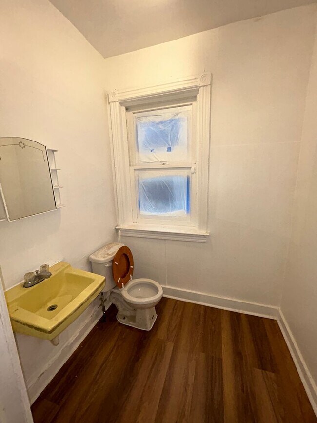 Building Photo - 28 Lee Ave