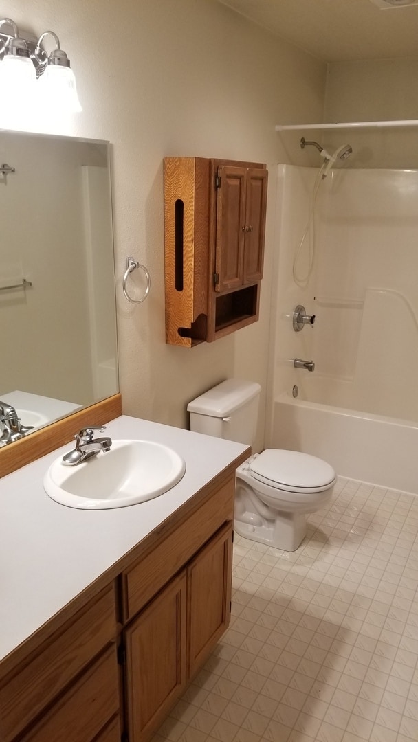 Building Photo - VIDEOTOUR: 2-Bedroom with Garage, close to...