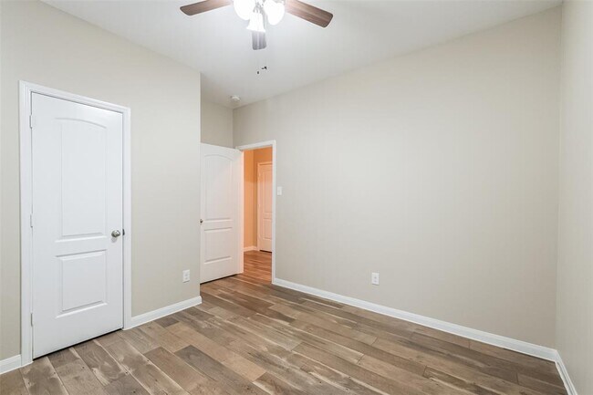 Building Photo - 5114 Harbor Palm Dr