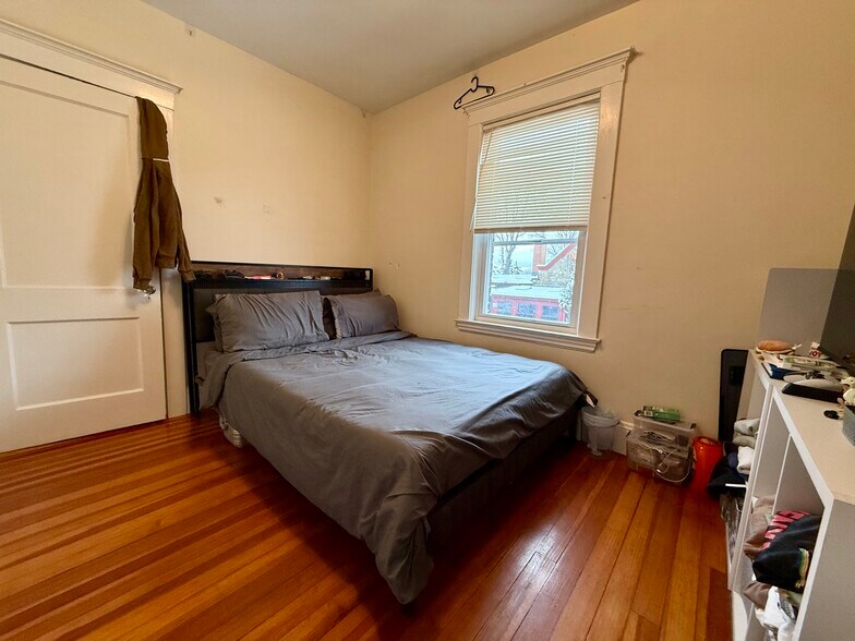 Building Photo - 209 Chestnut Hill Ave