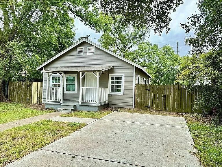 Building Photo - 4211 5th St