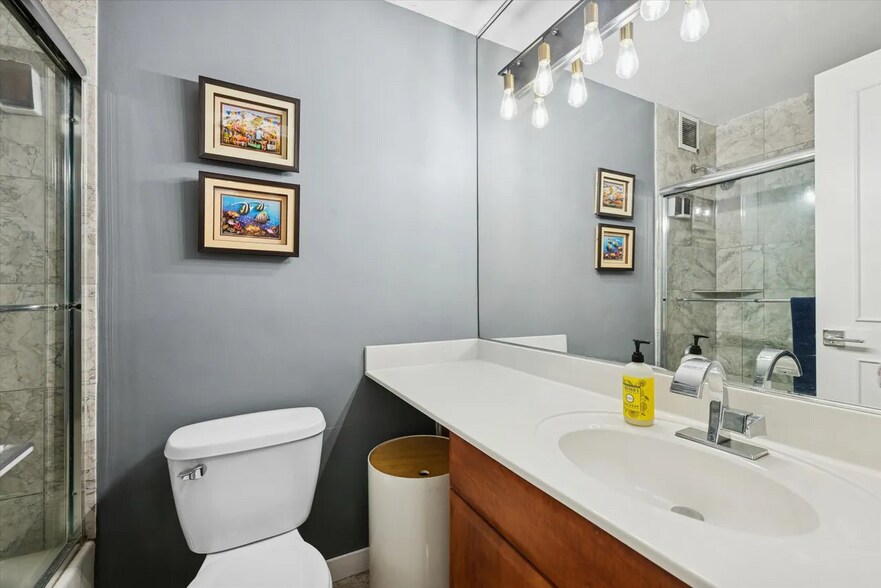 Building Photo - 2600 N Hampden Ct