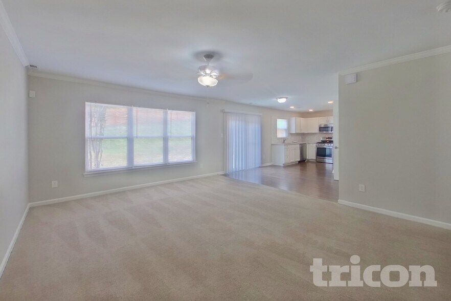 Building Photo - 4037 Dover Downs Dr