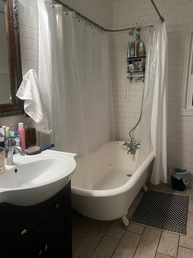 Building Photo - 1702 2nd Ave E