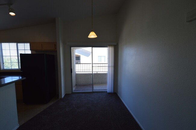Building Photo - 2nd Floor Condo in a Gated Northeast Commu...