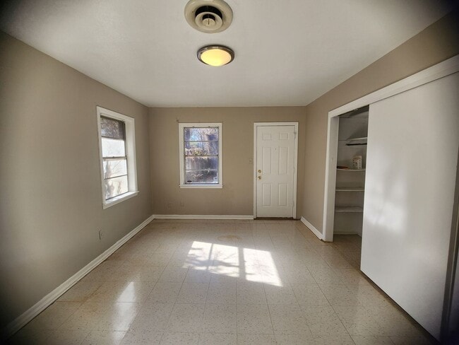 Building Photo - 2432 Highland Ave