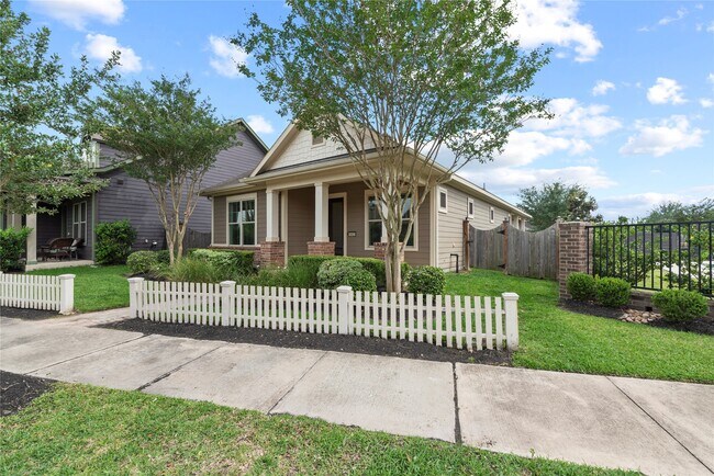 Building Photo - 18423 Blue Hollow Heights Dr