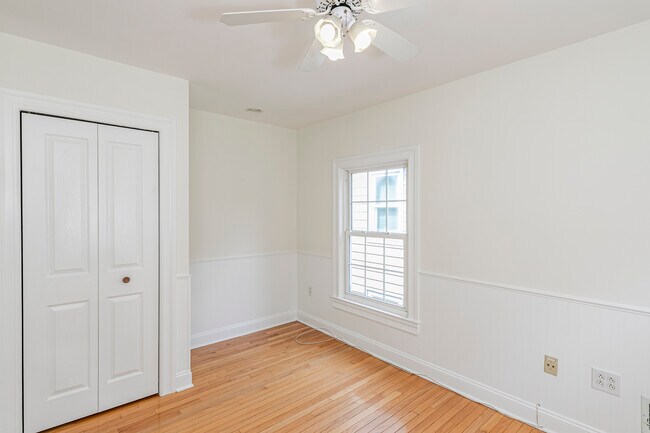 Building Photo - 35 Maple St