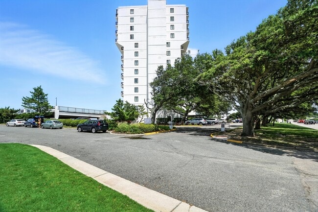 Building Photo - 3558 Shore Dr