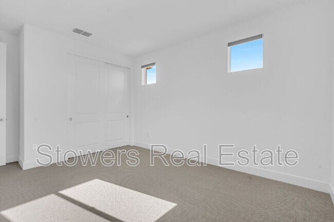 Building Photo - 176 Raven Cir