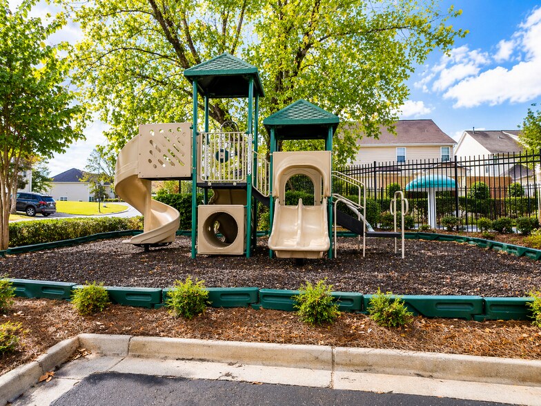 Community playground offering a fun and safe space for children. - 2143 Somerset Pl SE