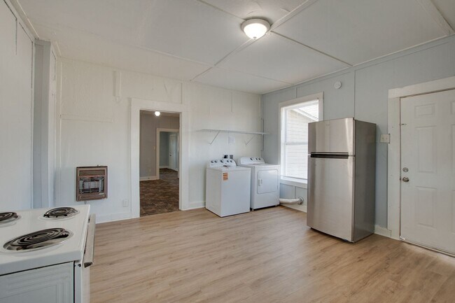 Building Photo - 3701-3703 Fairview St SW