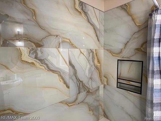 Building Photo - 5066 Bedford St