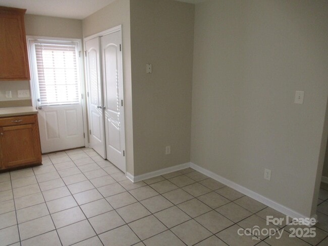 Building Photo - 406 S Flint St