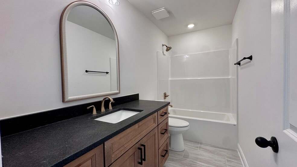 Building Photo - 1905 Driftwood Cir