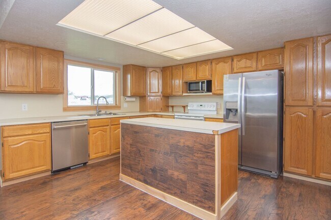 Building Photo - 92 N 2300 W