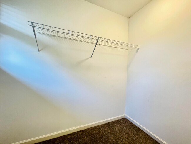 Building Photo - 223 Raintree Ln