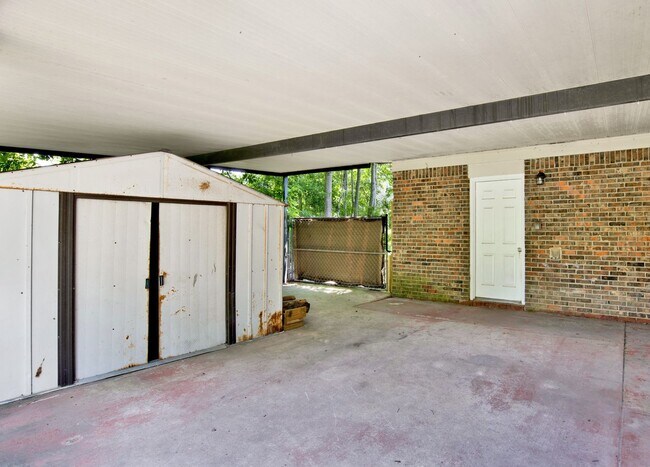 Building Photo - 4 Bed Home Close to NAS Pensacola