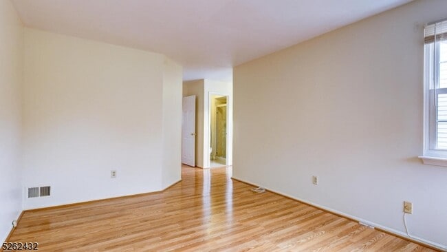 Building Photo - 70 Bayberry Dr