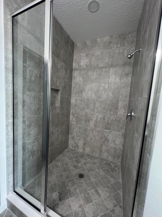 Building Photo - 4910 Longwood Lake Sq