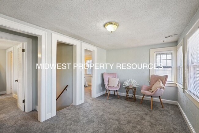 Building Photo - Historic Home in Downtown Lee's Summit