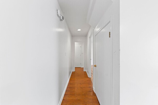 Building Photo - Move-In Special Available! Cape Cod Style Home!