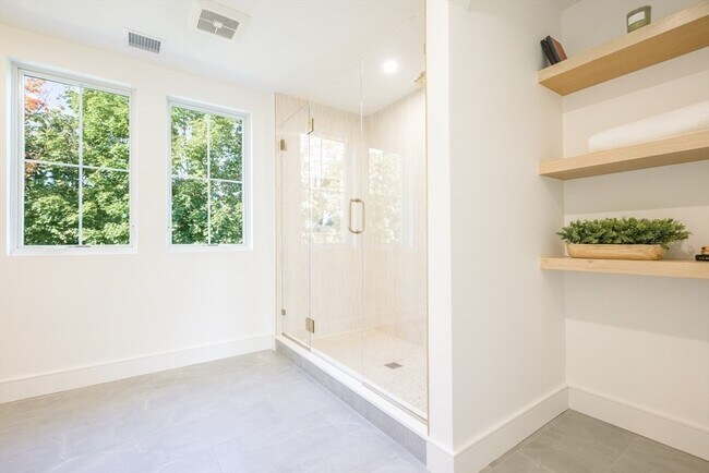 Building Photo - 15-17-17 Jewett Pl